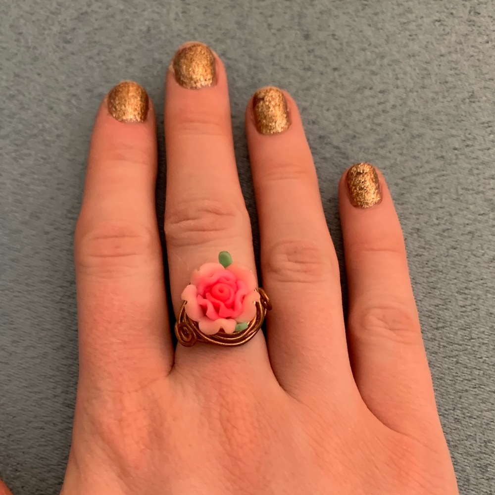 Rose floral ring. On wire band